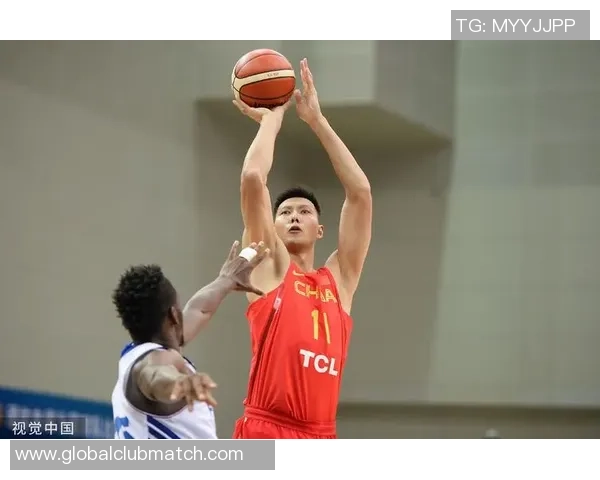 易建联的篮球传奇：从青涩少年到国家队核心的成长之路